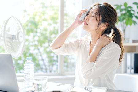 急に暑くなる時期の身体の不調イメージ